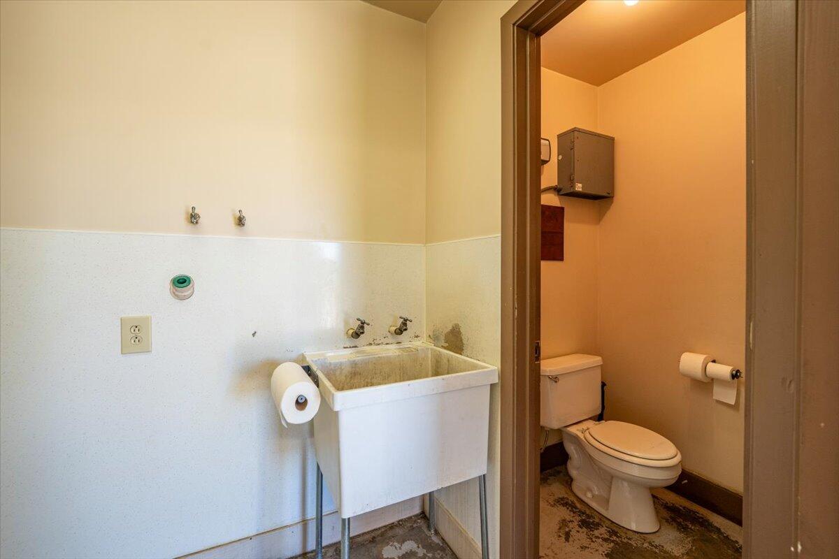 3307 Tarmac Road Redding, CA 96003 - Photo 50 of 76 Shop 1/2 Bathroom