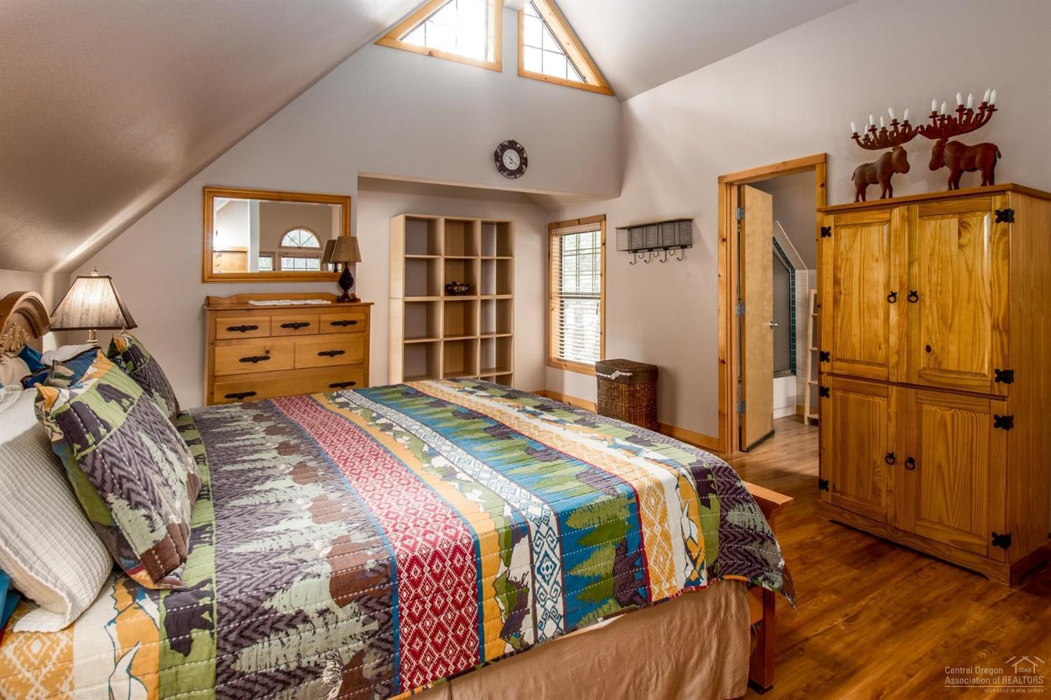 57488 Circle 4 Cabin Road Sunriver, OR 97707 - Photo 9 of 17 Additional Photo