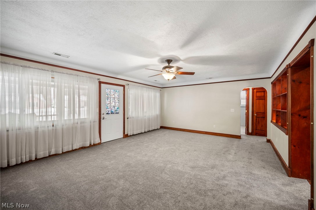 8224 Dartmoor Road Mentor, OH 44060 - Photo 4 of 28