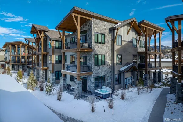 a view of house with a outdoor space