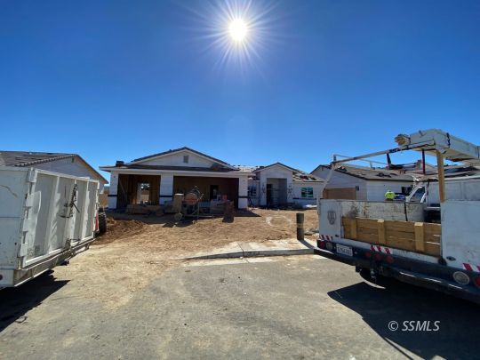 1107 Via Flore Way Ridgecrest, CA 93555 - Photo 2 of 8