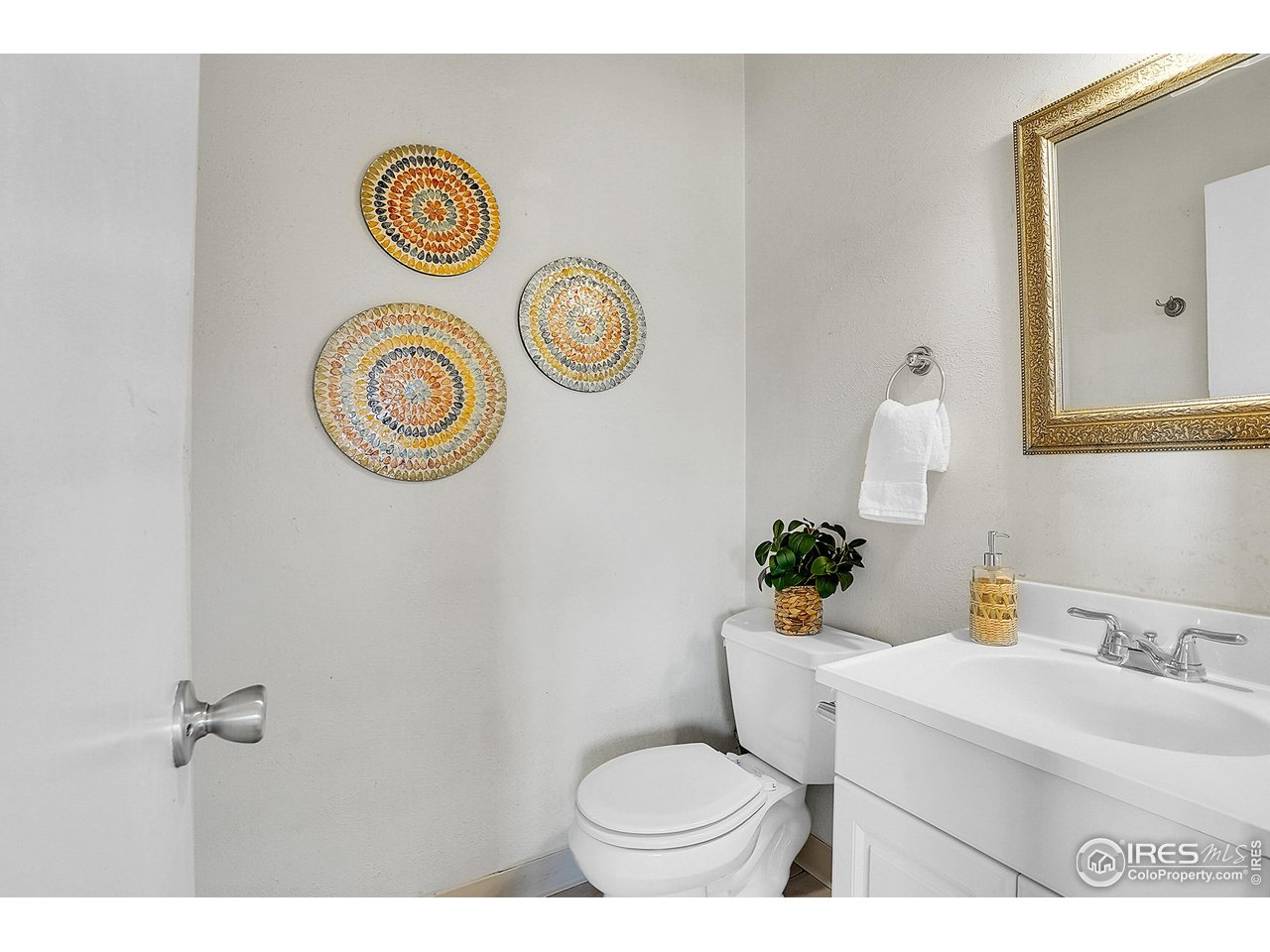 1209 Centaur Circle, Unit B Lafayette, CO 80026 - Photo 17 of 36 a bathroom with a sink and a toilet