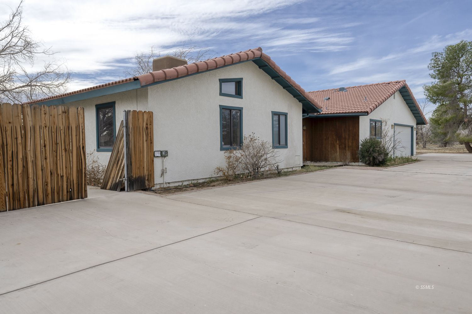 854 Campbell Street Ridgecrest, CA 93555 - Photo 37 of 45 a front view of a house with a yard