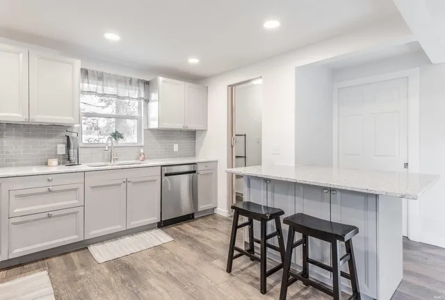 $379,900 | 445 Hoing Road, Evansville, IN 47725