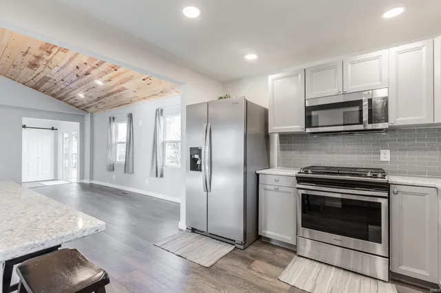 $379,900 | 445 Hoing Road, Evansville, IN 47725