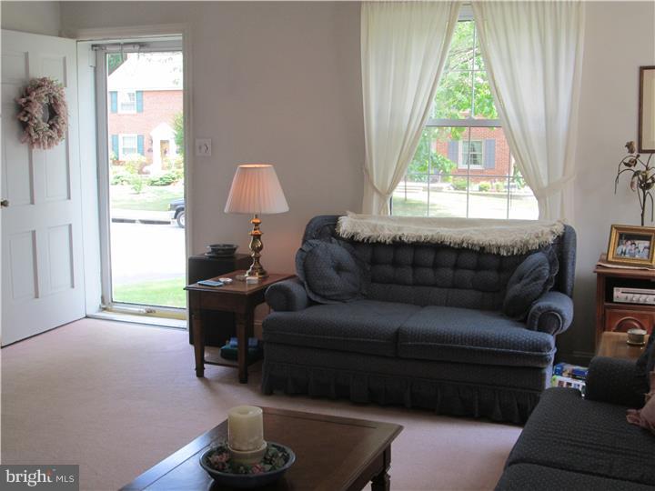546 Evans Road Springfield, PA 19064 - Photo 3 of 24 Living Room