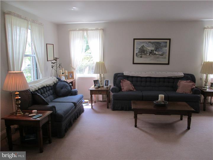 546 Evans Road Springfield, PA 19064 - Photo 4 of 24 Living Room