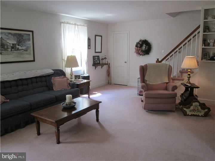 546 Evans Road Springfield, PA 19064 - Photo 5 of 24 Living Room