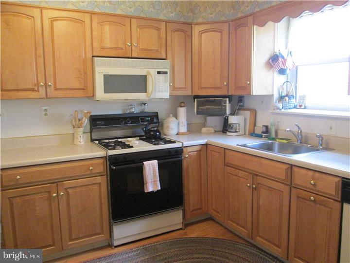 546 Evans Road Springfield, PA 19064 - Photo 9 of 24 Kitchen