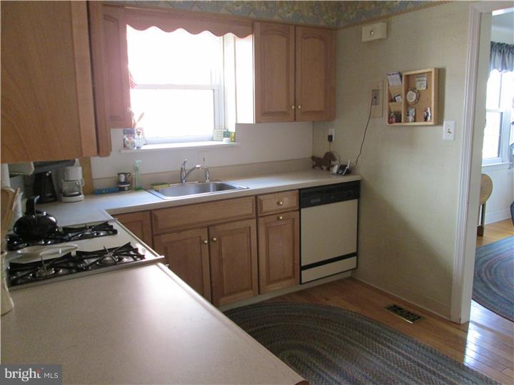 546 Evans Road Springfield, PA 19064 - Photo 10 of 24 Kitchen