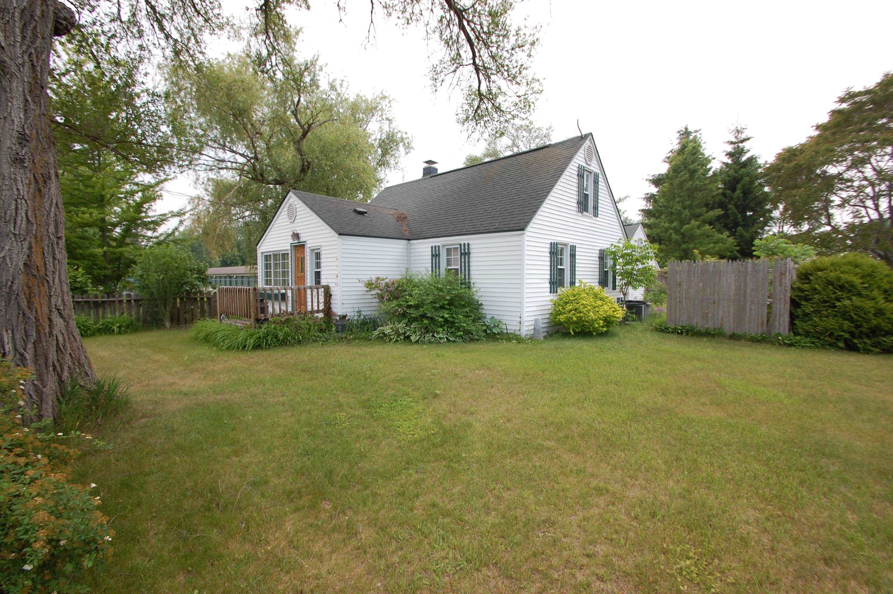 3507 North Huron Road Pinconning, MI 48650 - Photo 1 of 42
