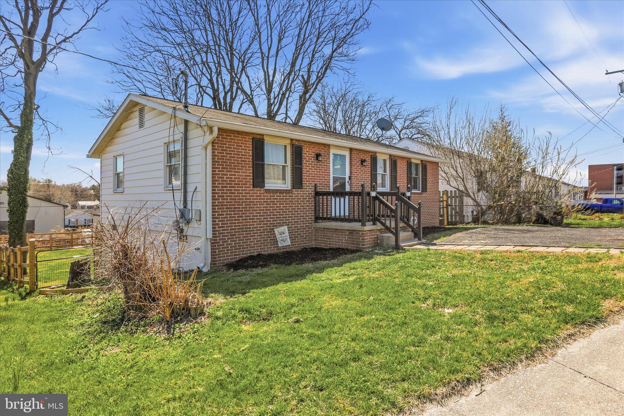 218 East 4th Avenue Ranson, WV 25438 - Photo 2 of 25