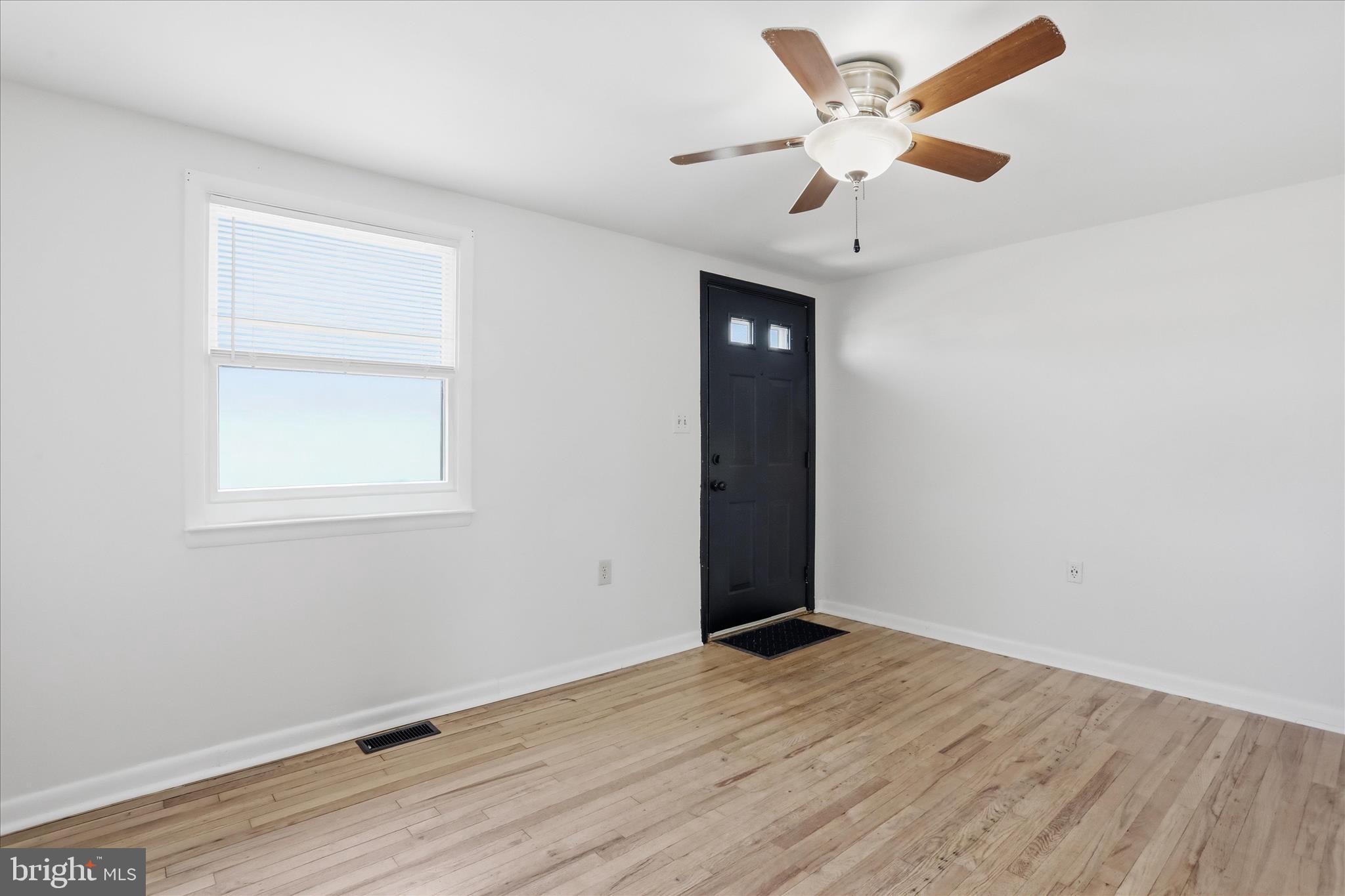 218 East 4th Avenue Ranson, WV 25438 - Photo 9 of 25 living room