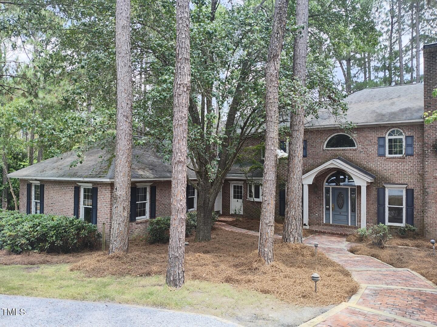 11 Abington Drive Pinehurst, NC 28374 - Photo 2 of 32 front view of a house with a yard