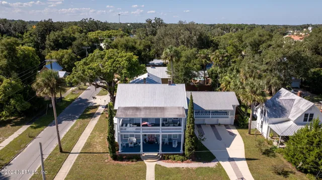 a black and white photo of a picture