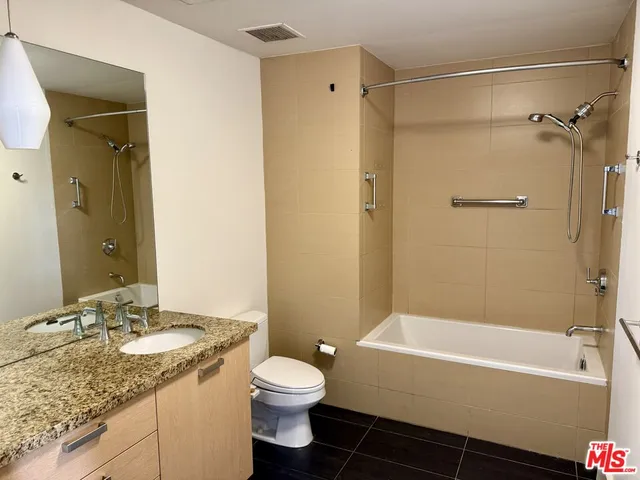 $2,300 | 460 South Spring Street, Unit 303, Los Angeles, CA 90013