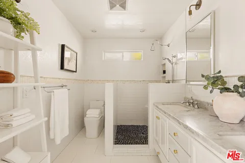 $1,695,000 | 7805 Denrock Avenue, Los Angeles, CA 90045