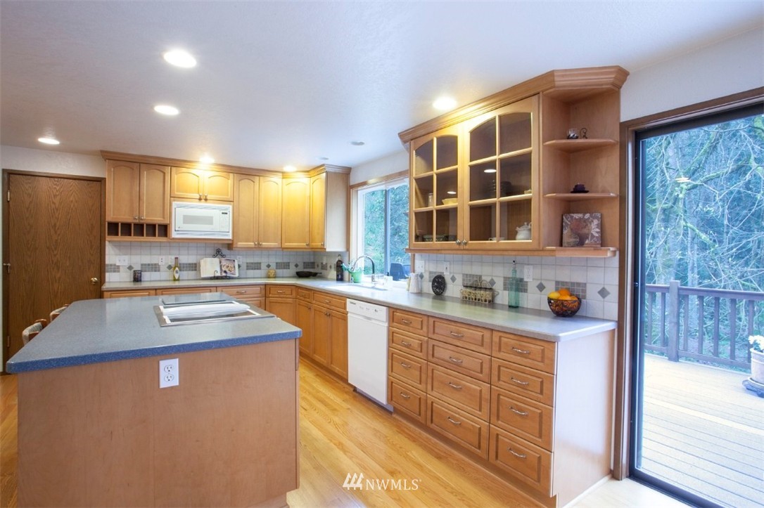21028 Shell Valley Way Edmonds, WA 98026 - Photo 2 of 16