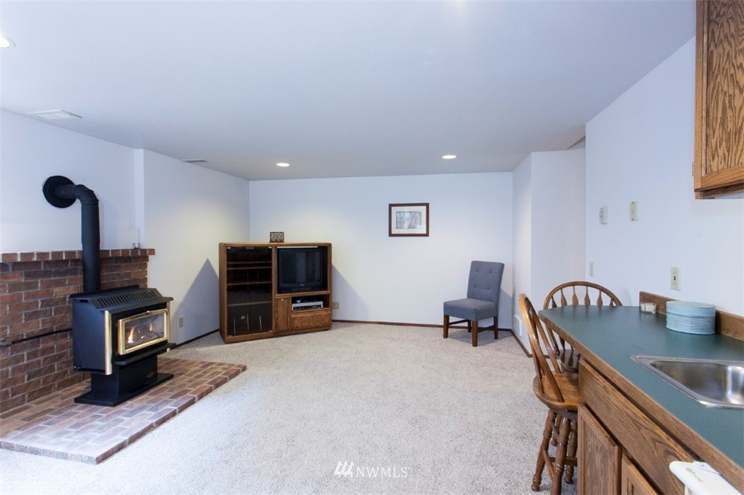 21028 Shell Valley Way Edmonds, WA 98026 - Photo 11 of 16