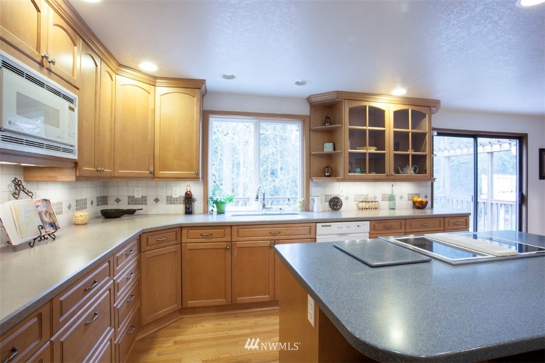 21028 Shell Valley Way Edmonds, WA 98026 - Photo 3 of 16