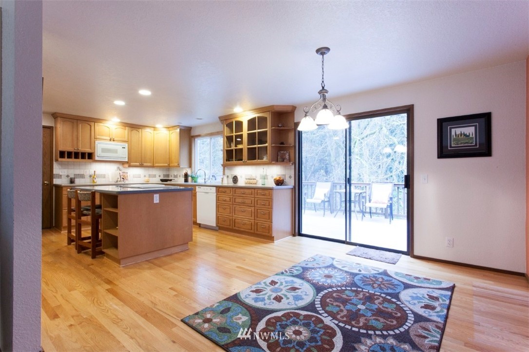 21028 Shell Valley Way Edmonds, WA 98026 - Photo 4 of 16