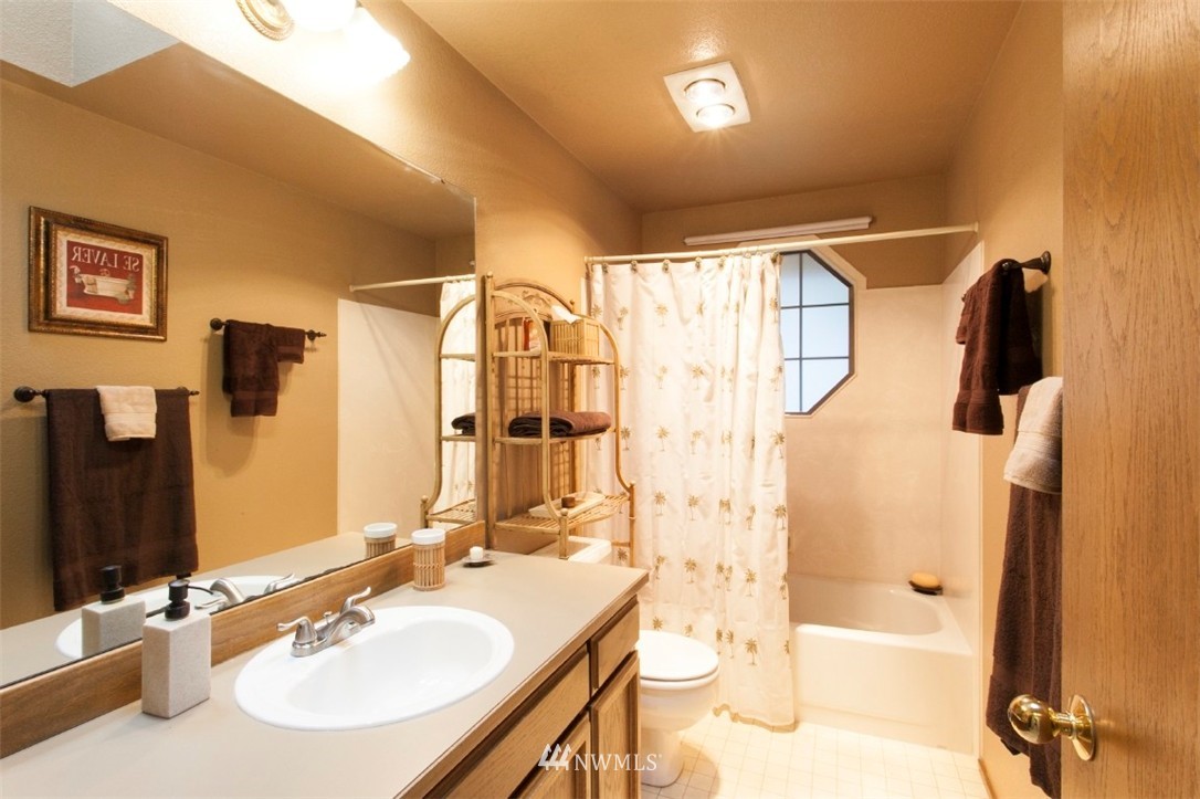21028 Shell Valley Way Edmonds, WA 98026 - Photo 6 of 16