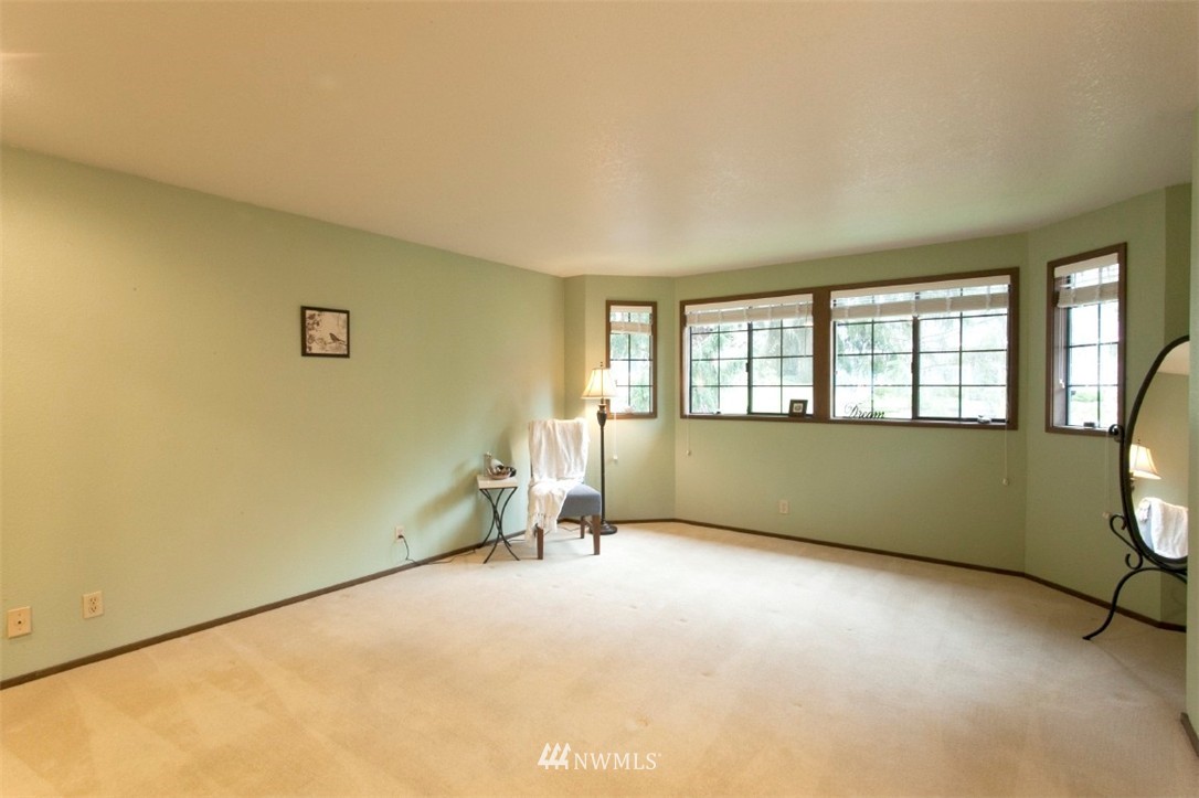 21028 Shell Valley Way Edmonds, WA 98026 - Photo 9 of 16