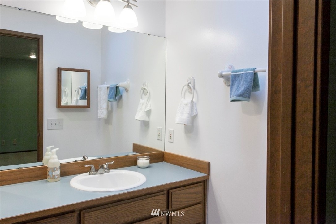 21028 Shell Valley Way Edmonds, WA 98026 - Photo 10 of 16