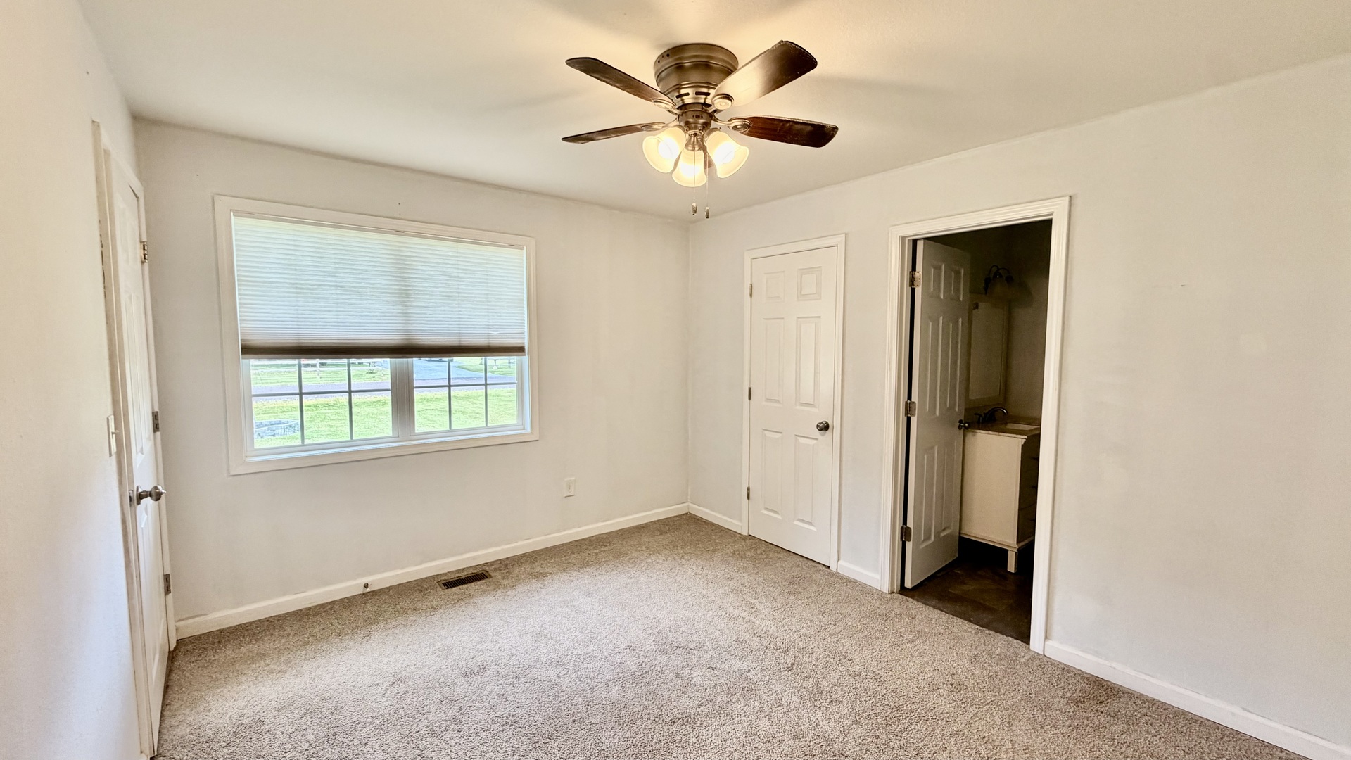 39 Ridge Road Centralia, IL 62801 - Photo 8 of 15