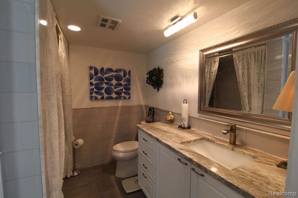 31775 Ridgeside Drive, Unit 2 Farmington Hills, MI 48334 - Photo 66 of 90