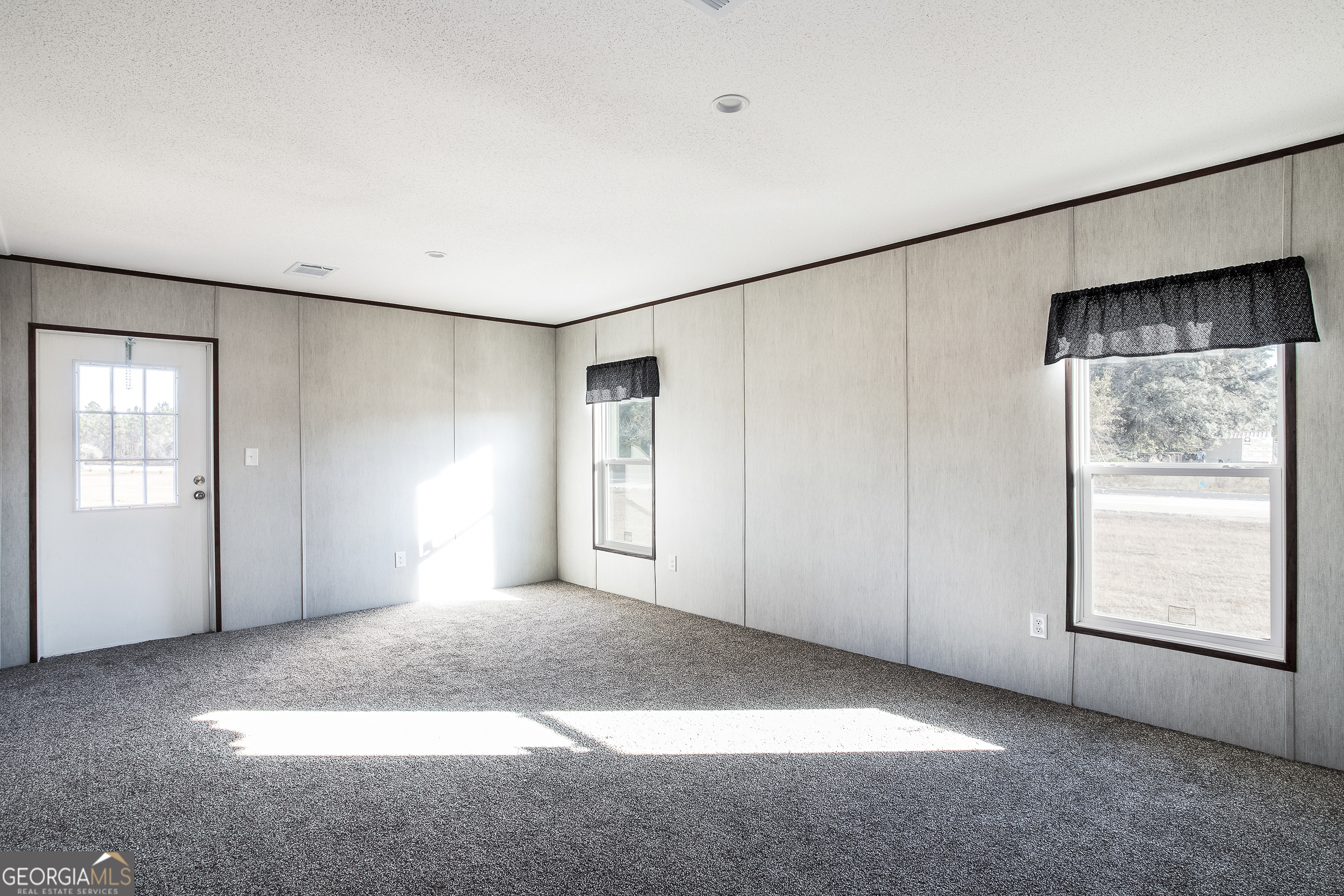 373 Barber Branch St. George, GA 31562 - Photo 20 of 30 an empty room with windows and closet