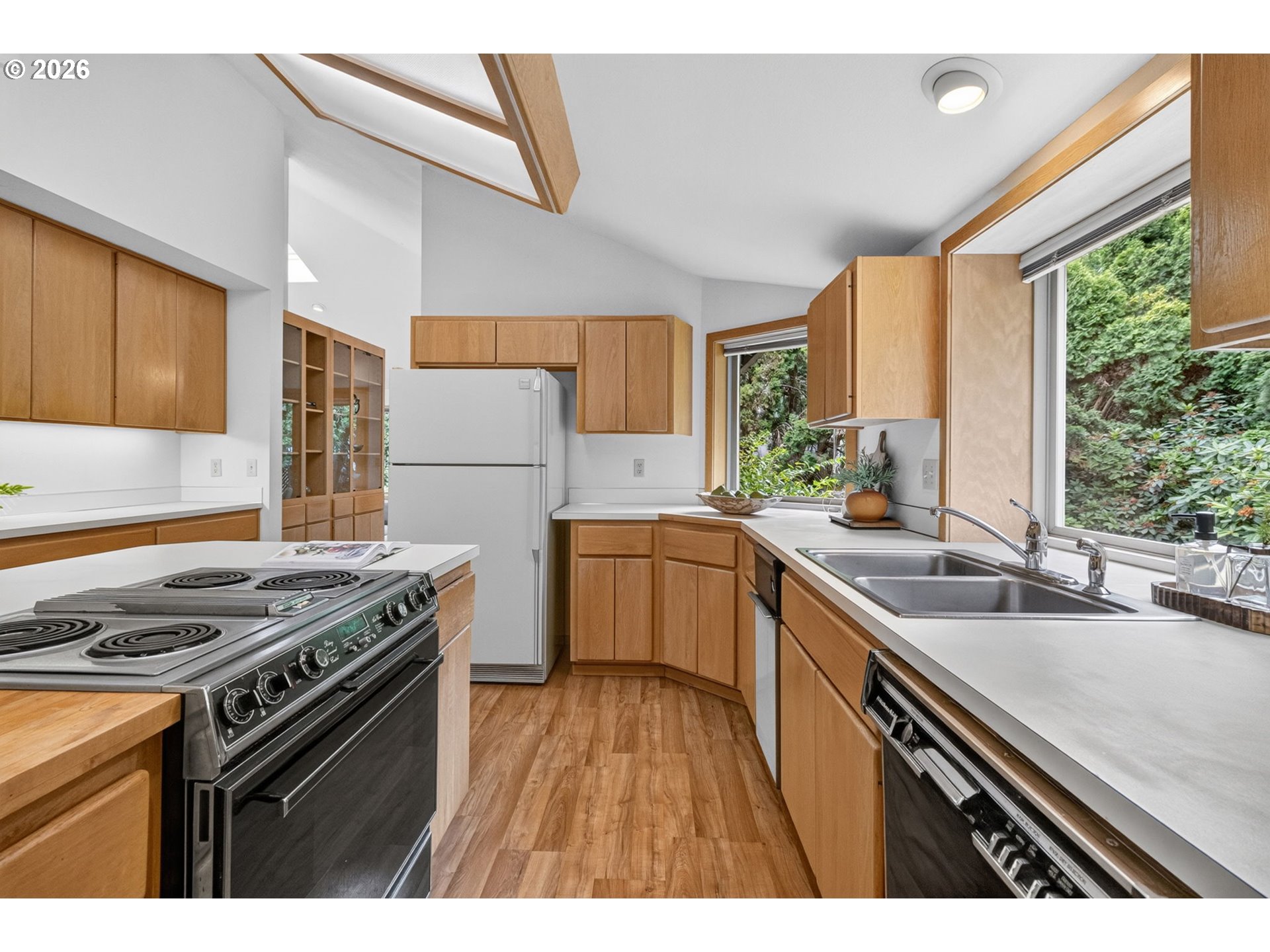 2736 Harlow Road Eugene, OR 97401 - Photo 11 of 40 Kitchen