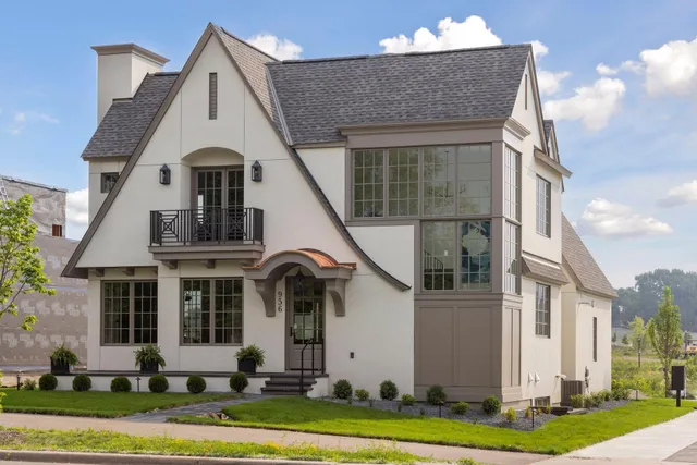 $2,850,000 | 956 Mississippi River Boulevard South, St. Paul, MN 55116