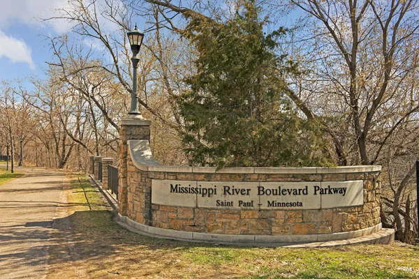 $2,850,000 | 956 Mississippi River Boulevard South, St. Paul, MN 55116