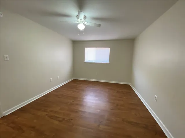 $775 | 130 Oyster Creek Drive, Unit 22, Lake Jackson, TX 77566