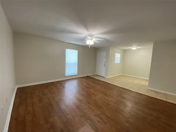 $750 | 130 Oyster Creek Drive, Unit 22, Lake Jackson, TX 77566