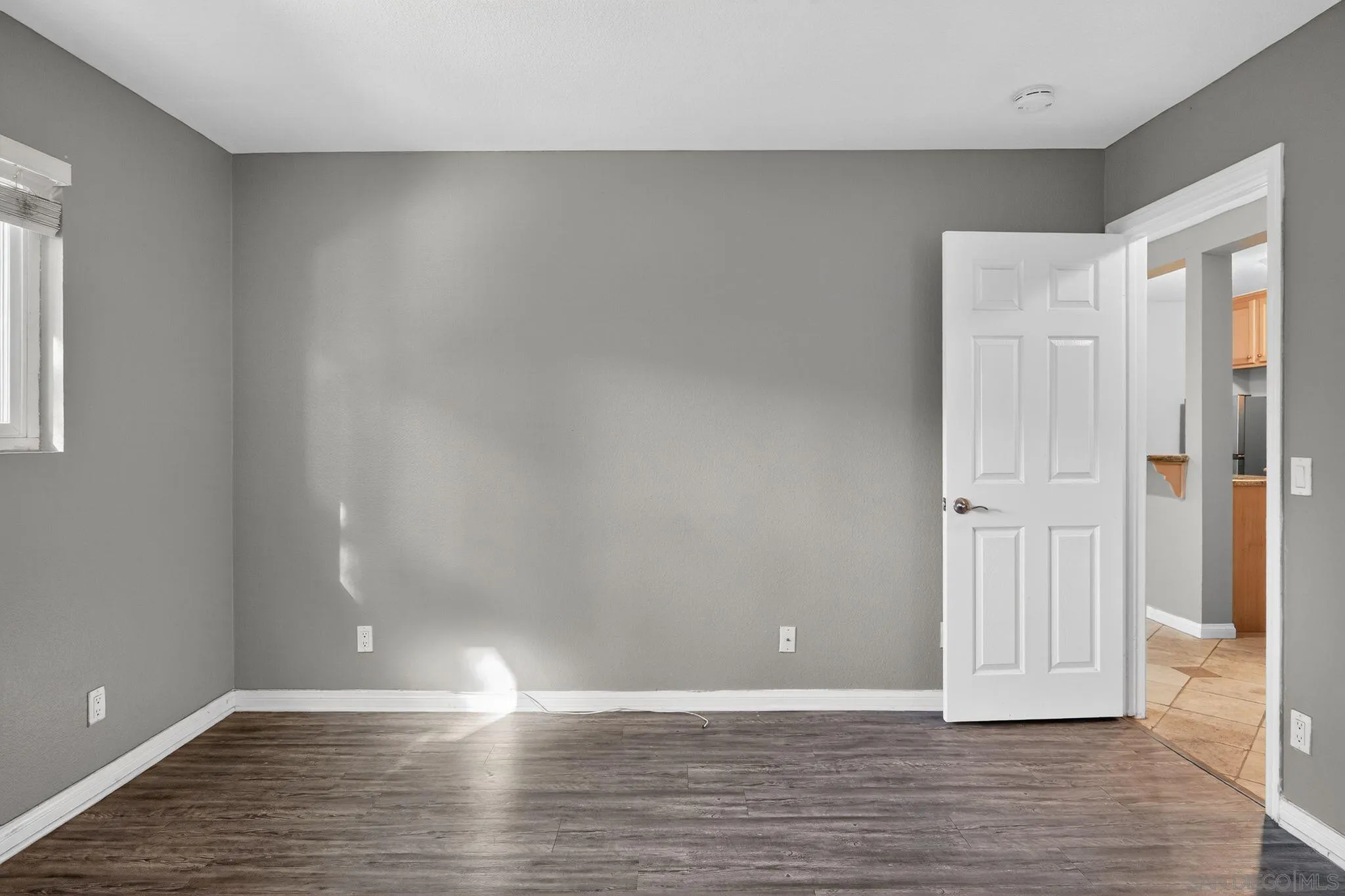 9860 Dale Avenue, Unit B9 Spring Valley, CA 91977 - Photo 15 of 31 a view of empty room with wooden floor