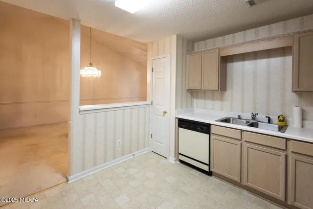 $159,500 | 954 Greystone Court, Macon, GA 31204