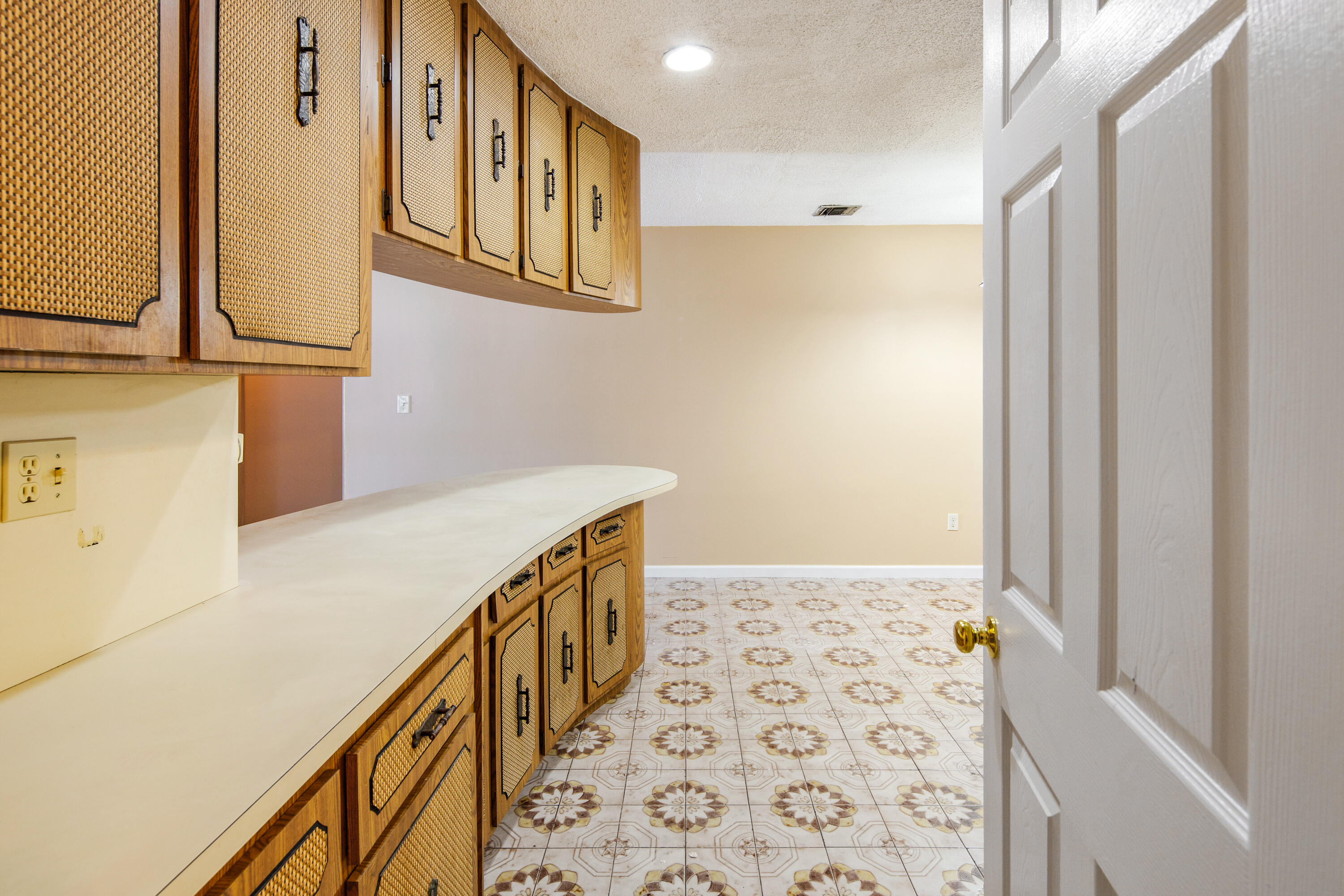 1612 Washington Street Key West, FL 33040 - Photo 13 of 38 a view of an entryway