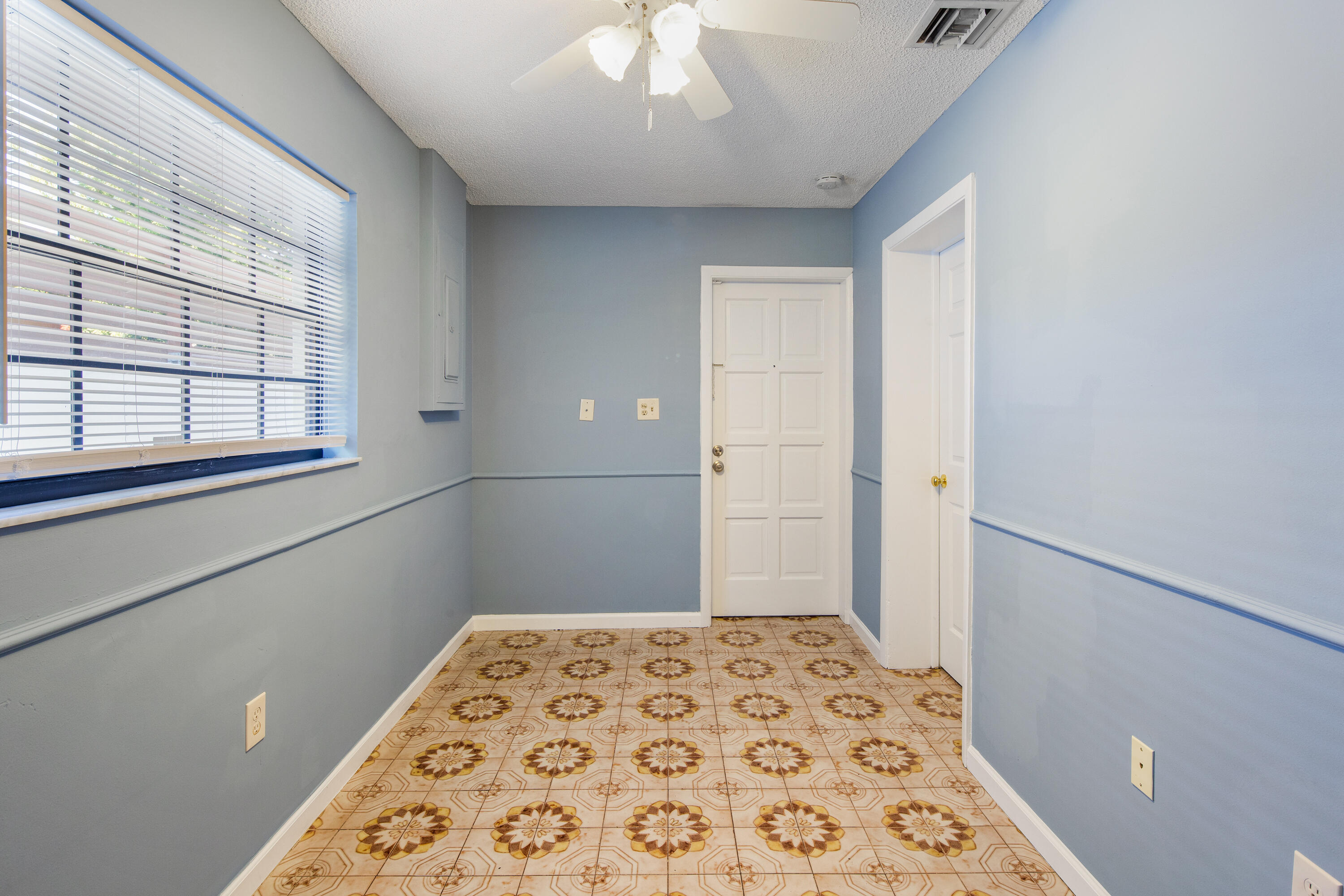 1612 Washington Street Key West, FL 33040 - Photo 14 of 38 a view of bathroom