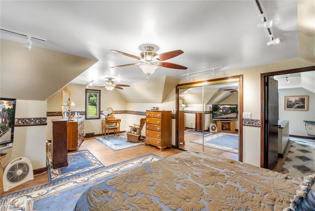 2279 Reis Run Road Pittsburgh, PA 15237 - Photo 17 of 22 Gallery Image 17