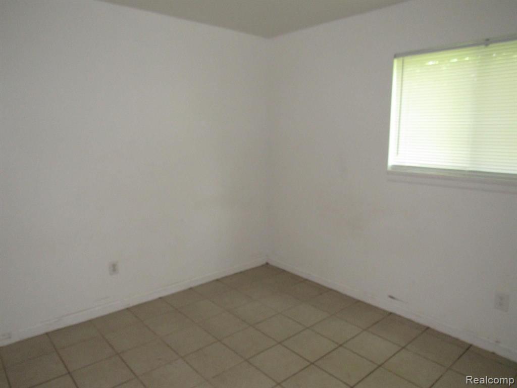 821 Kettering Avenue Pontiac, MI 48340 - Photo 13 of 18