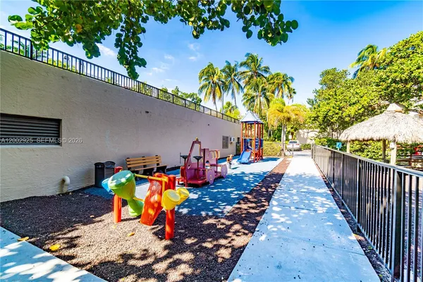 $1,395,000 | 141 Crandon Boulevard, Unit 331, Key Biscayne, FL 33149
