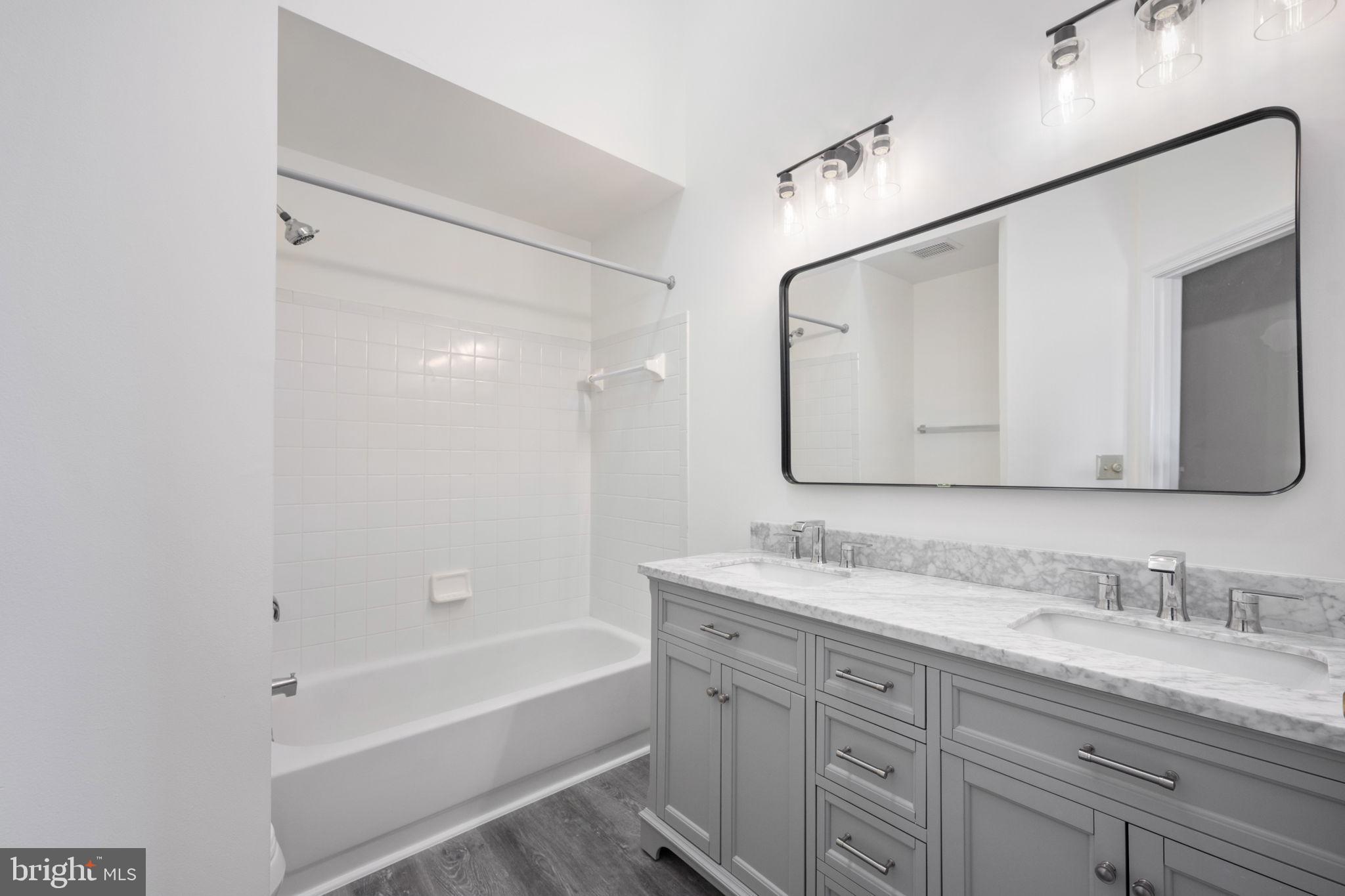 6509 Castine Lane Springfield, VA 22150 - Photo 23 of 44 Hall Bathroom with a Tub