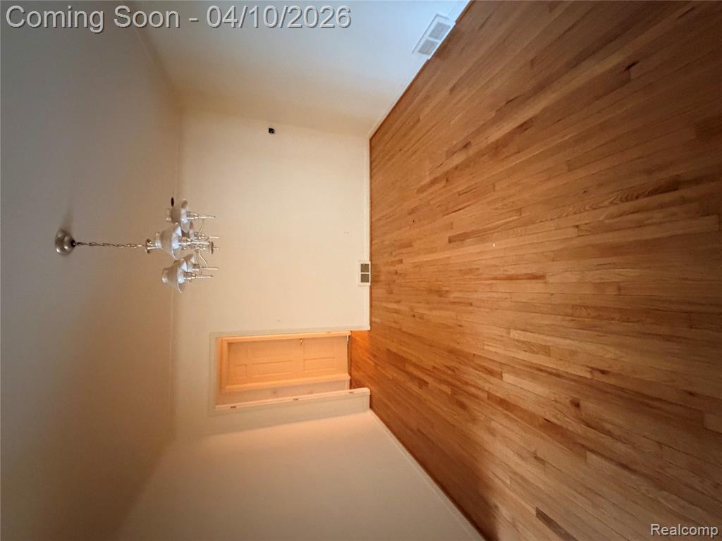 65 Hampton Road Grosse Pointe Shores, MI 48236 - Photo 4 of 21