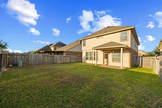 a view of a yard in front of a house with a big yard