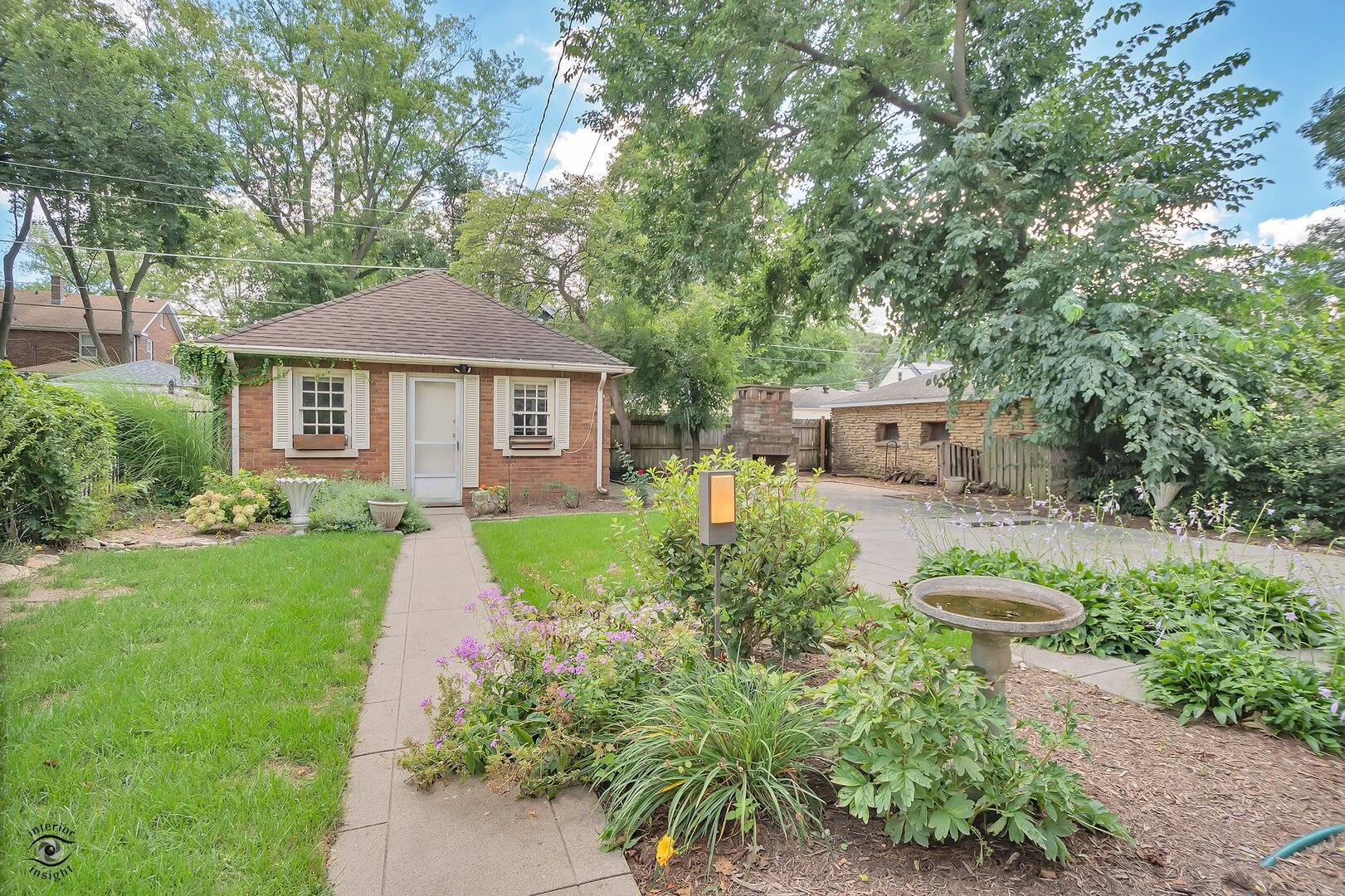 1096 South Wildwood Avenue Kankakee, IL 60901 - Photo 11 of 38 a front view of a house with garden