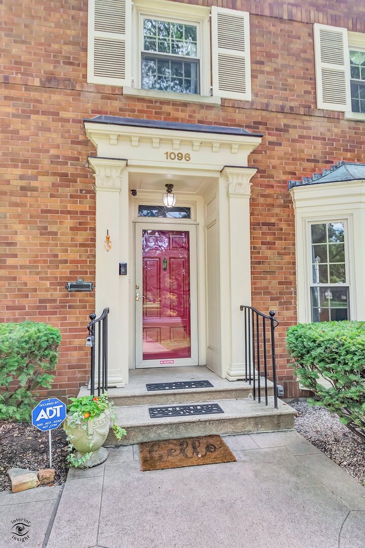 1096 South Wildwood Avenue Kankakee, IL 60901 - Photo 2 of 38 a front view of a house with potted plants