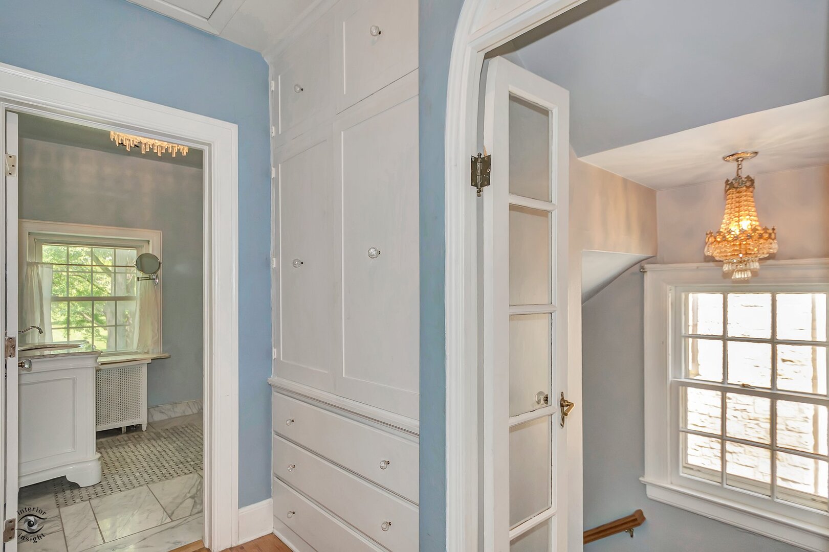1096 South Wildwood Avenue Kankakee, IL 60901 - Photo 25 of 38 a view of a hallway with windows and entryway