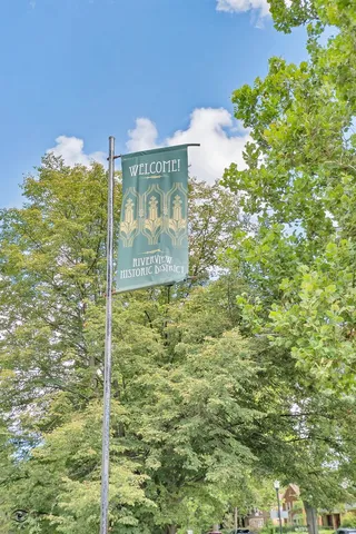 a sign that is on the side of a building